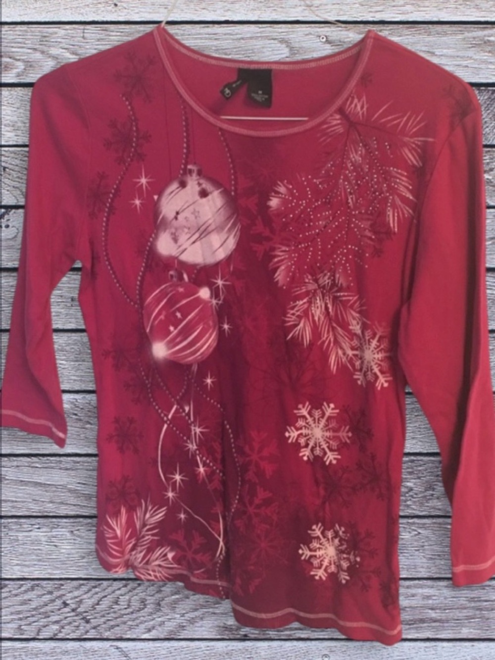 2 for $6 🎉 New Directions ornament & snowflake shirt medium